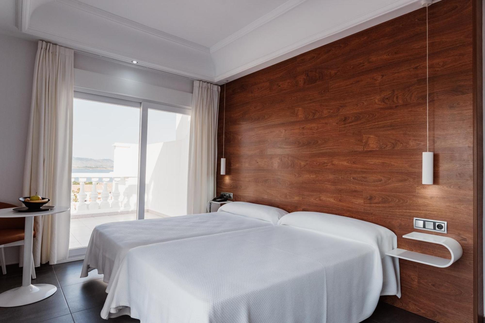 Hotel Los Delfines Ла-Манга-дель-Мар-Менор Экстерьер фото